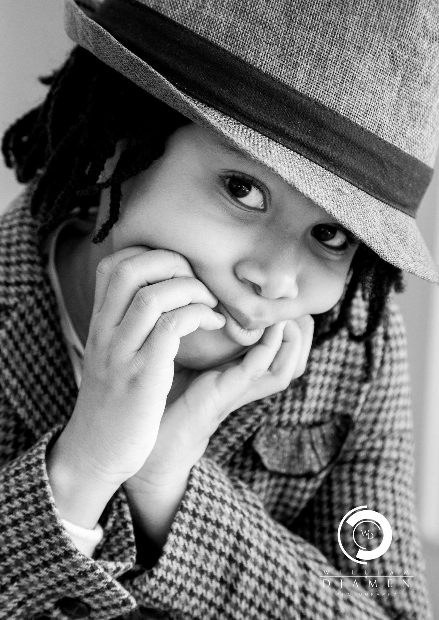 Portrait d'enfant en noir et blanc — Eden Studio