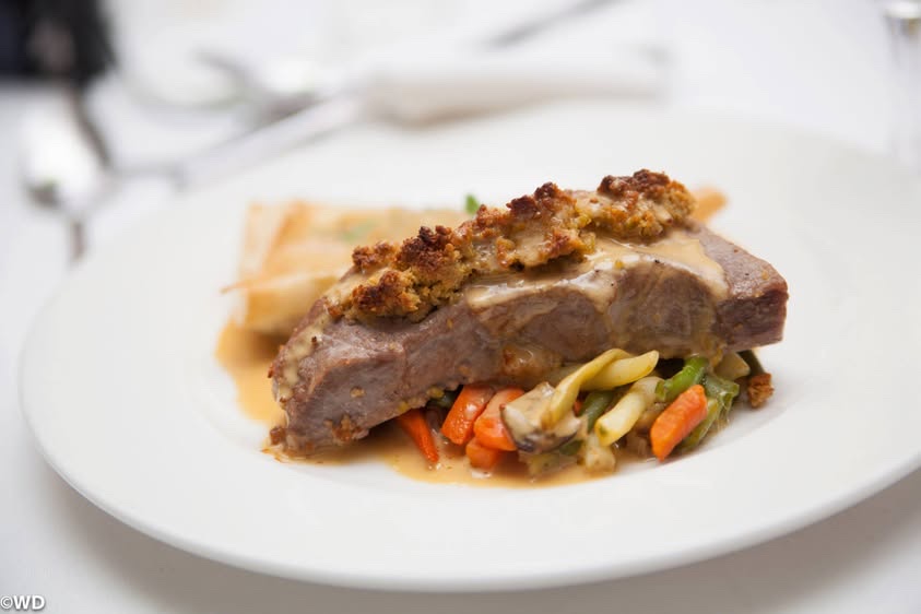 Plat gastronomique dressé — réception de mariage